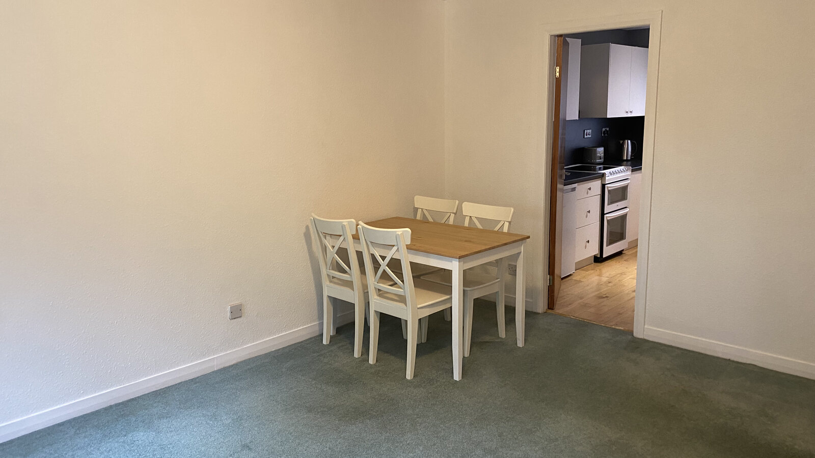 Living room / dining area